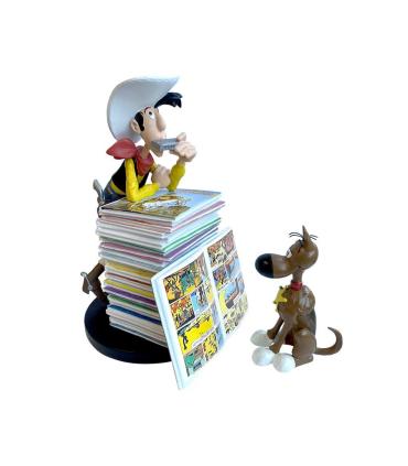 CEV-6755-figurine-collectoys-lucky-luke-et-rantanplan-pile-d-albums.jpg